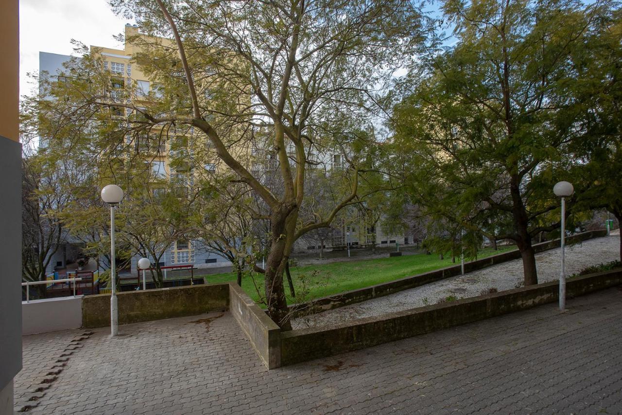 Garden Cristo Rei Apartment ลิสบอน ภายนอก รูปภาพ